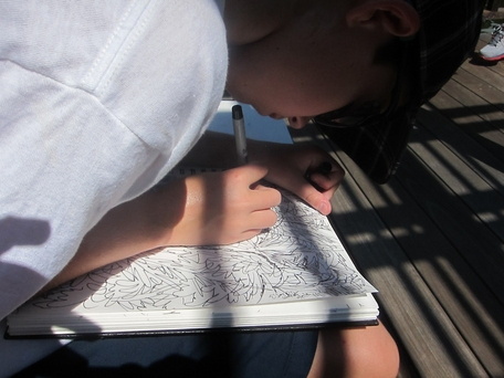 Sketching at the waterside | eia0016