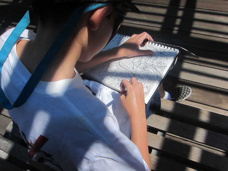 Sketching at the waterside | eia0014