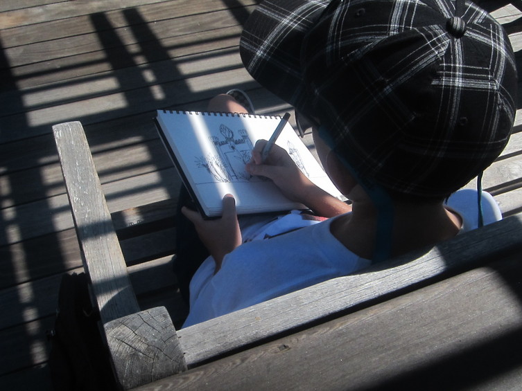 Sketching at the waterside | eia0020